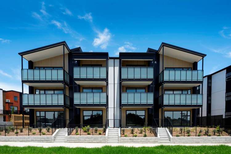 304/30 Shortfin Place Flat Bush_11