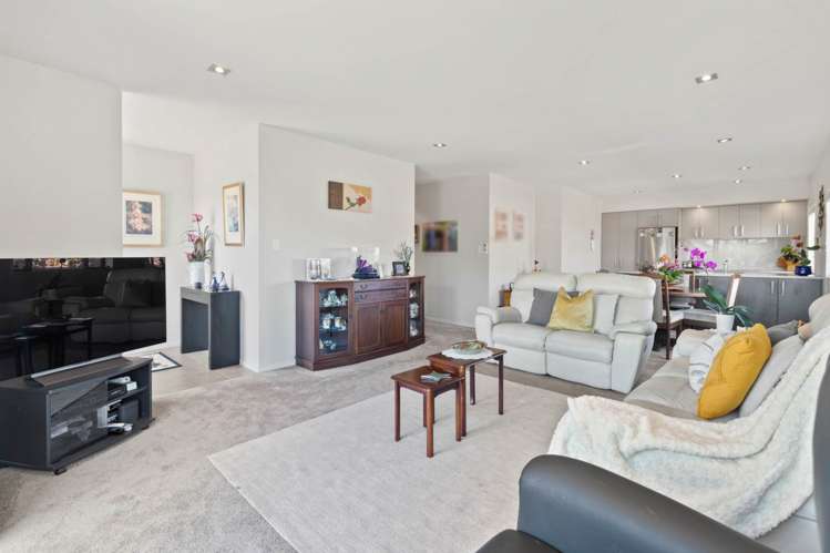 50 Royalle Mews Botany Downs_1