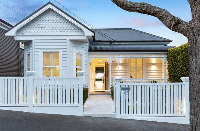 Move in ready renovated Villa