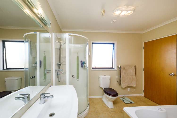 106 Pacific Drive Fitzherbert_17