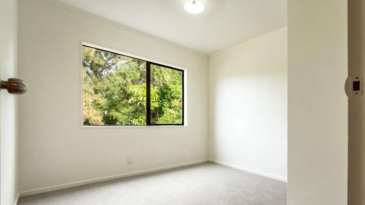  18 Shadon Place Stanmore Bay_7
