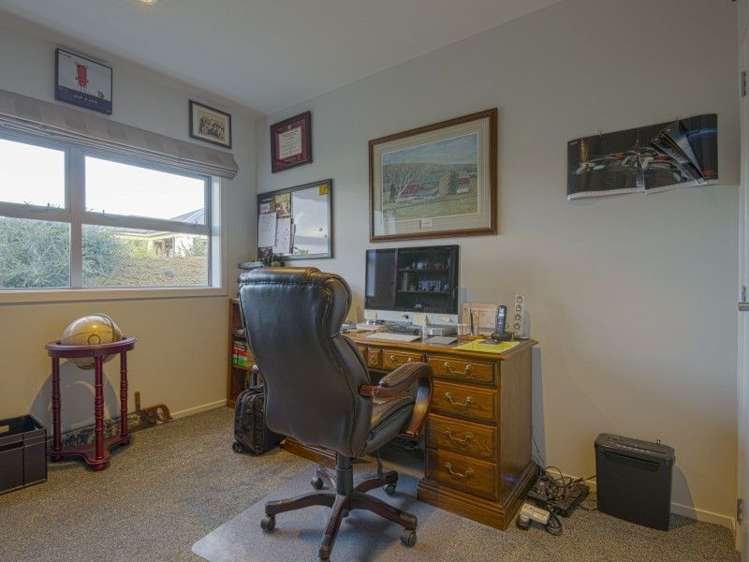 17 John Burke Drive Aotea_12