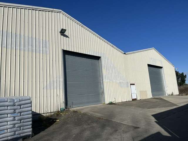 1043 Tremaine Ave warehouse and yard