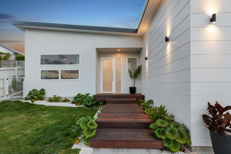 79 Whakaturou Crescent Pyes Pa_34