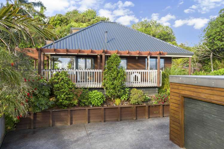35 Landing Road Titirangi_1