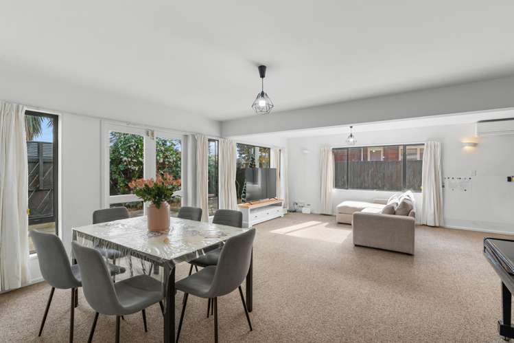 1/8 Cottesmore Close_0