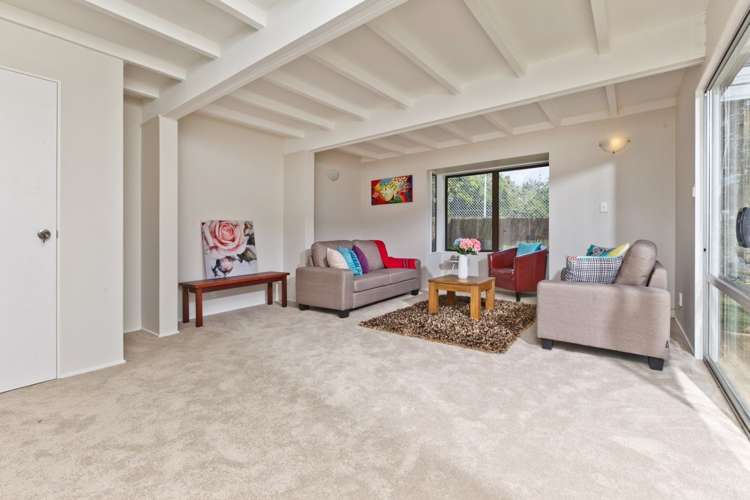 2/8 Gladstone Road Northcote_10