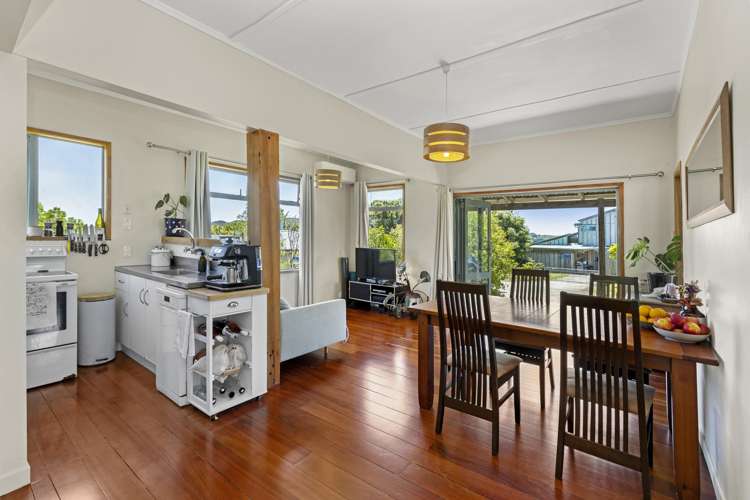 10a Marine Parade Raglan_26