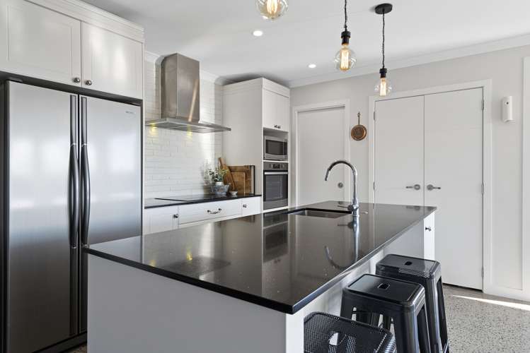 213 Ballintoy Park Drive Welcome Bay_12