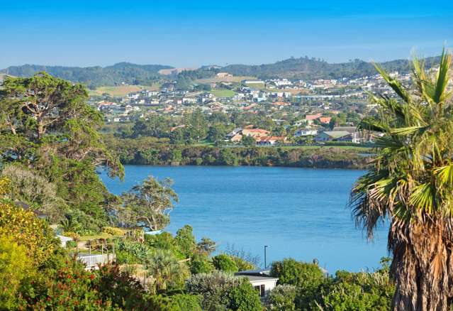 Lovely Views & Fully Furnished in Red Beach