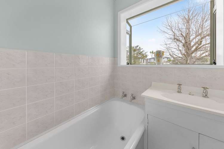 5 Valron Road Te Atatu South_13