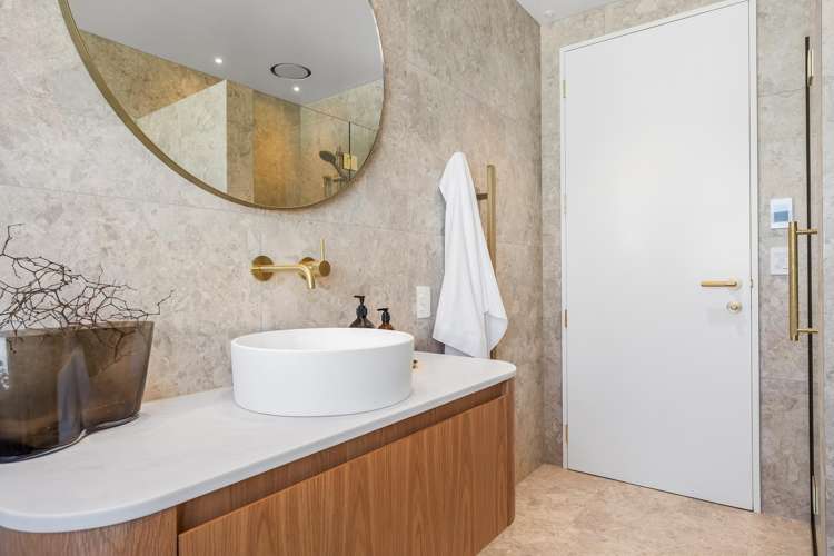 2/17 Hewitts Road Merivale_11