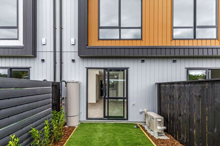 7/3 Beach Road Te Atatu Peninsula_16