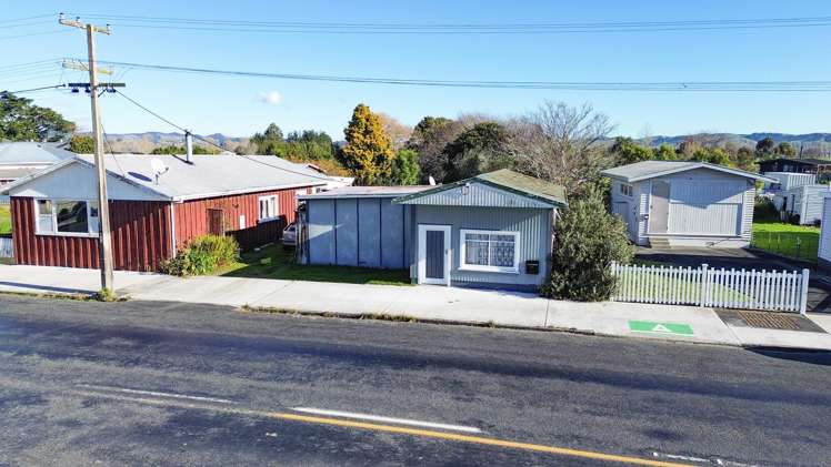 11 Front Miranda Road Waitakaruru_1