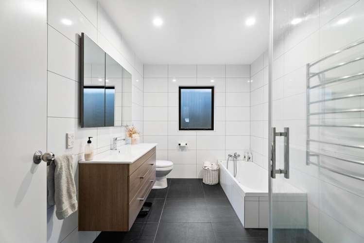 8a Craigbank Avenue New Lynn_13