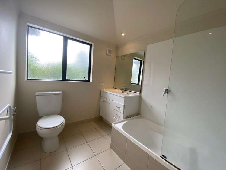 18B Jonathan Place Sunnynook_10