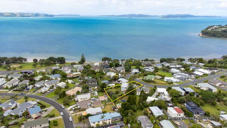 17 Piccadilly Circus Snells Beach_29