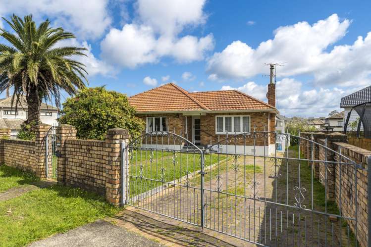 86 Mcleod Road Te Atatu South_1
