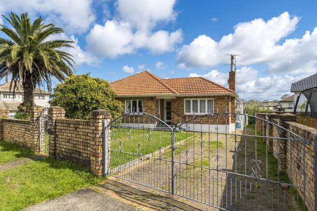 86 Mcleod Road Te Atatu South_1