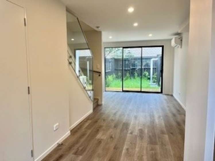 9/11 Scanlen Terrace Kelston_7