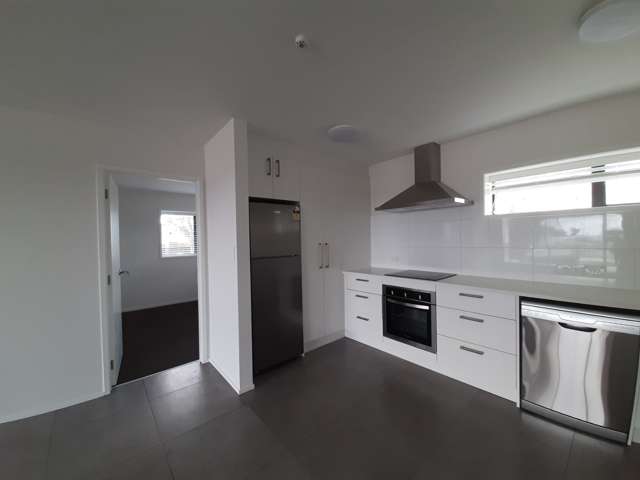 2f/4045 Great North Road Glen Eden_2