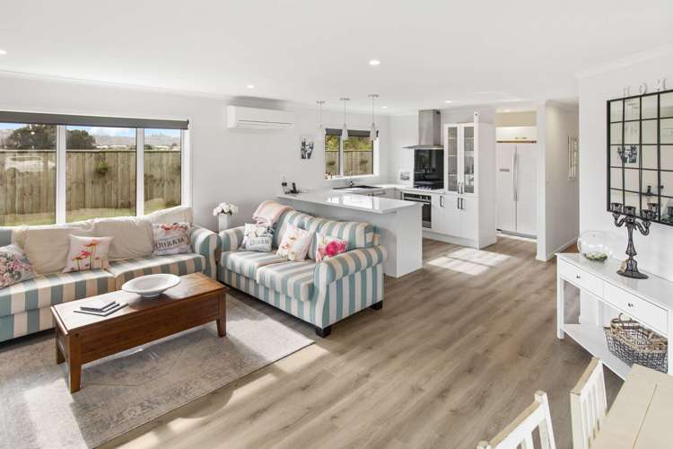 19 Magnolia Crescent Tawhero_7