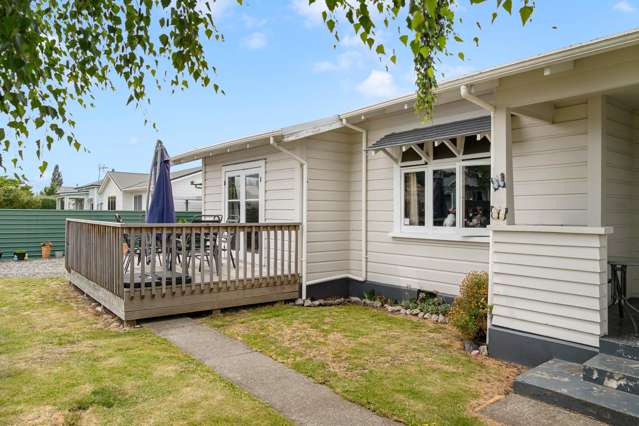 10 Jeans Street Masterton_1