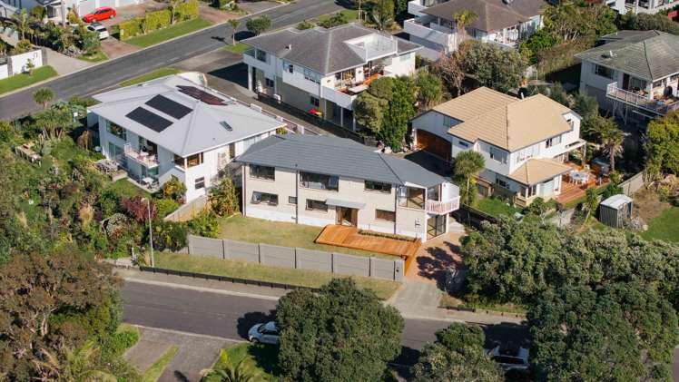 2/14 Clifton Road Waiake_8