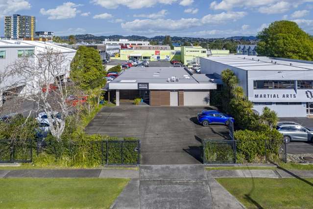 Flexible occupier opportunity close to LynnMall