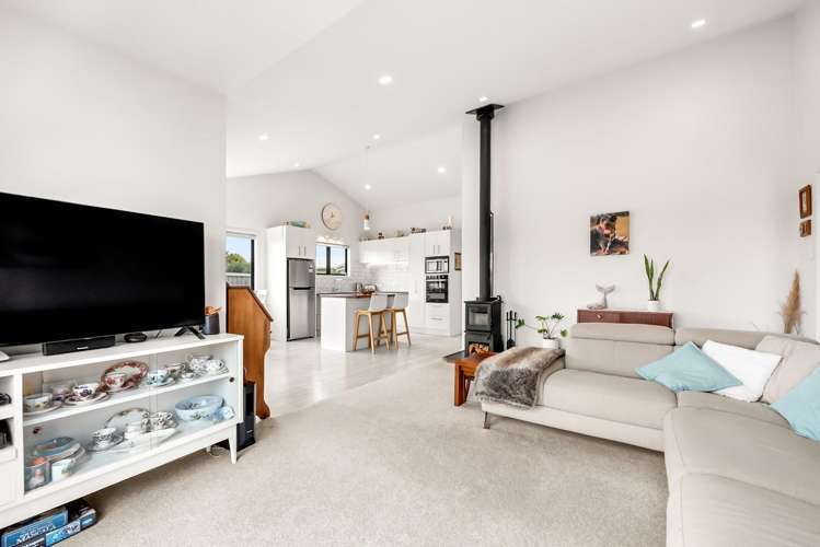 1 Colenso Place ōtaki Beach_9