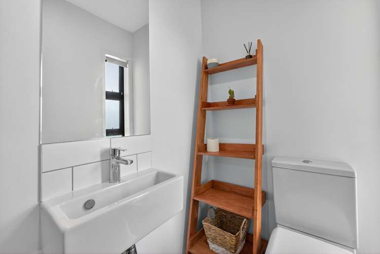 2 Lawrence Carter Drive Bombay_27