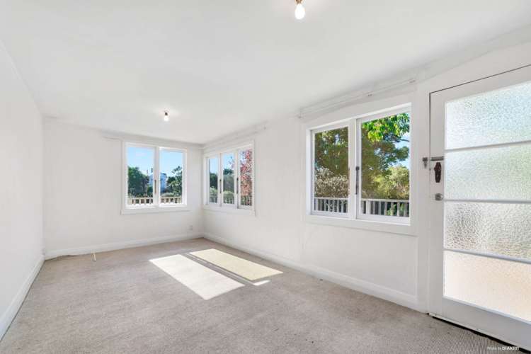 16 Lake Road Devonport_6