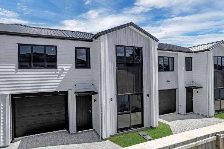 8C Gardiner Grove Mangere East_0