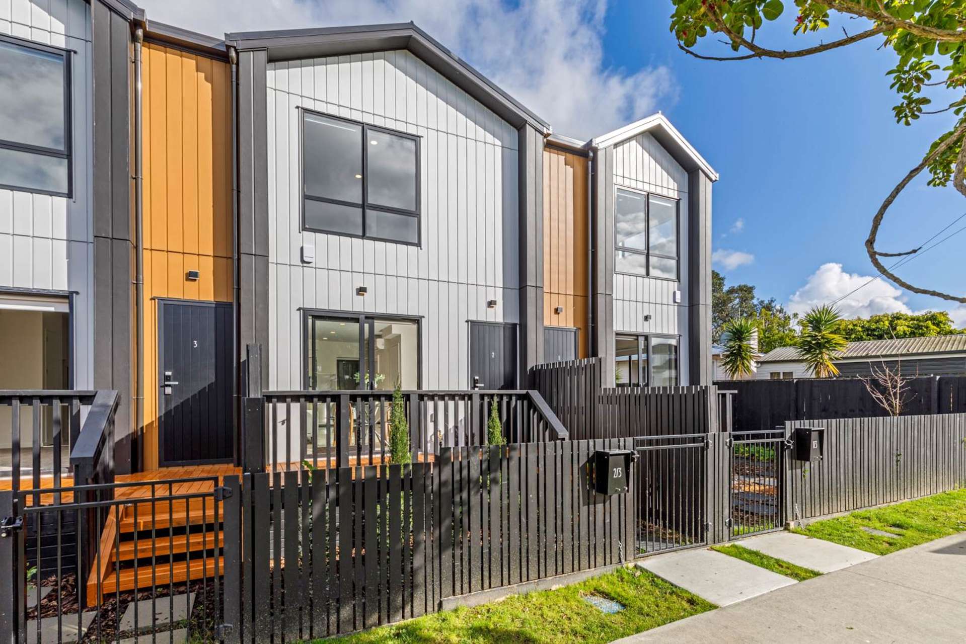 2/3 Beach Road Te Atatu Peninsula_0