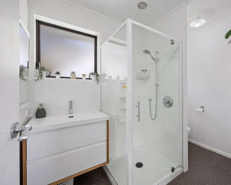 4A Sullivan Avenue Mangere Bridge_10