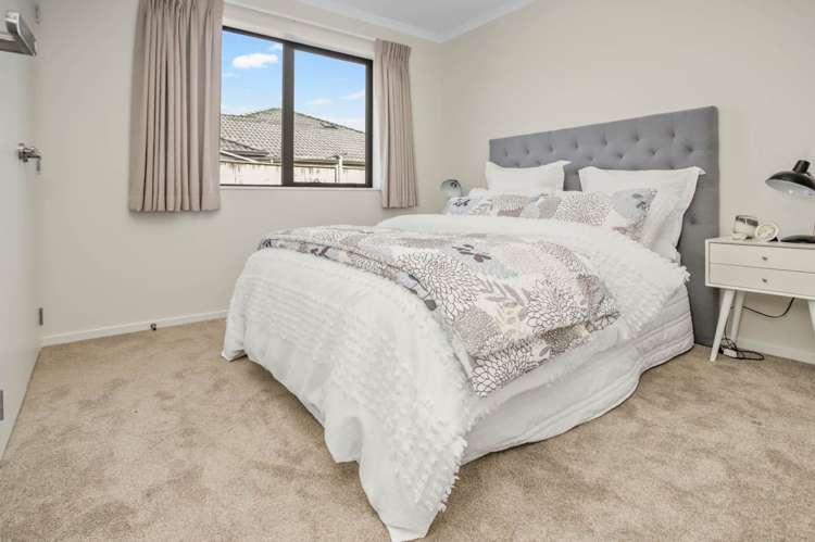 8 Iwinuku Crescent Wattle Downs_17