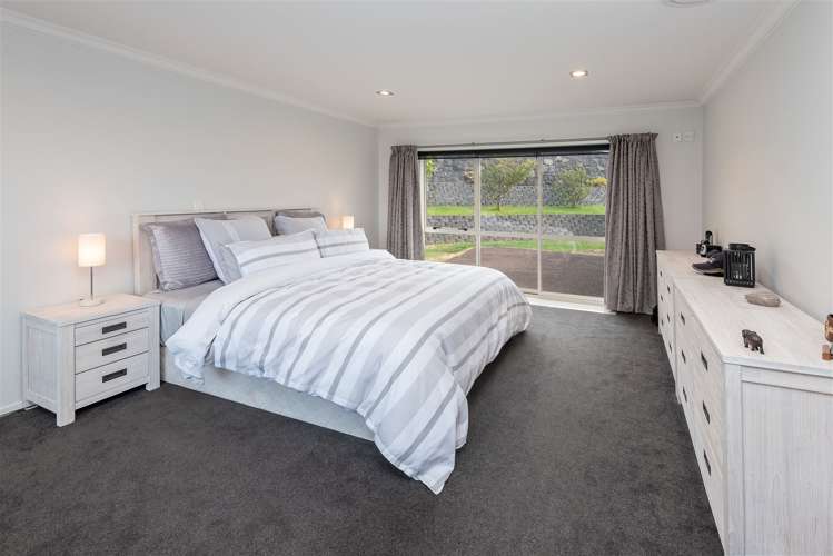 7 Paisley Street Mellons Bay_6