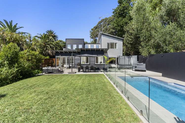 890 Beach Road Waiake_26