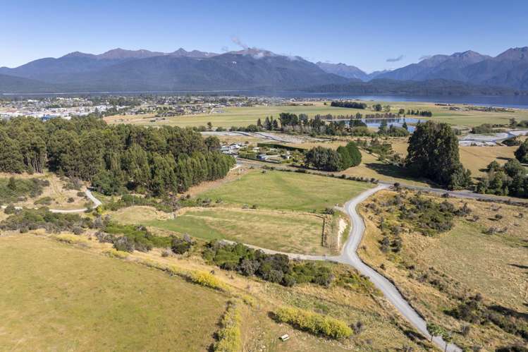 16 Point Burn Lane Te Anau_19