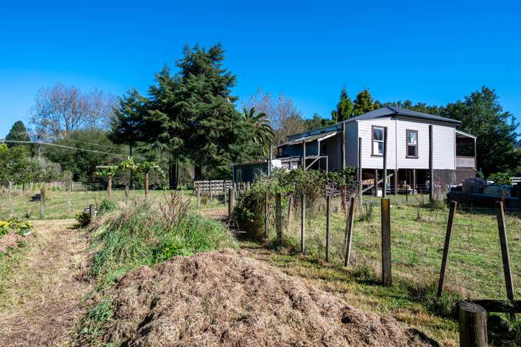 27 Tongaporutu Road Ohura_18