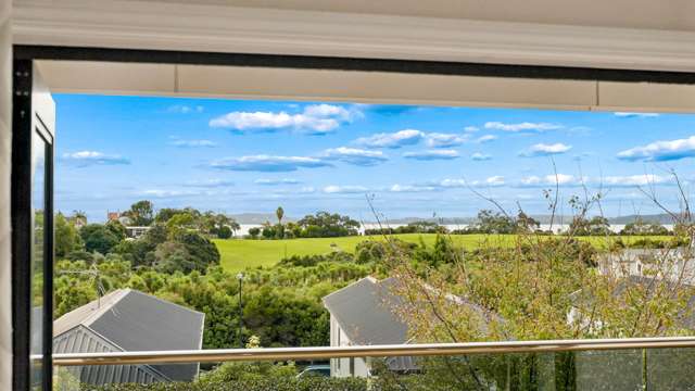 84 Intrepid Crescent Beachlands_2