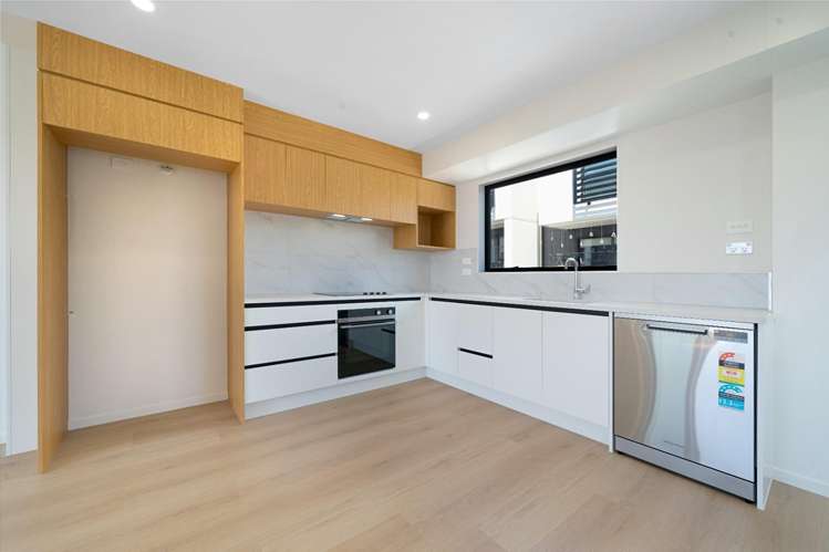 1/16 Hewlett road Massey_3
