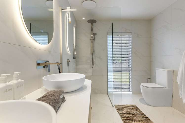 73 Churchill Road Murrays Bay_11