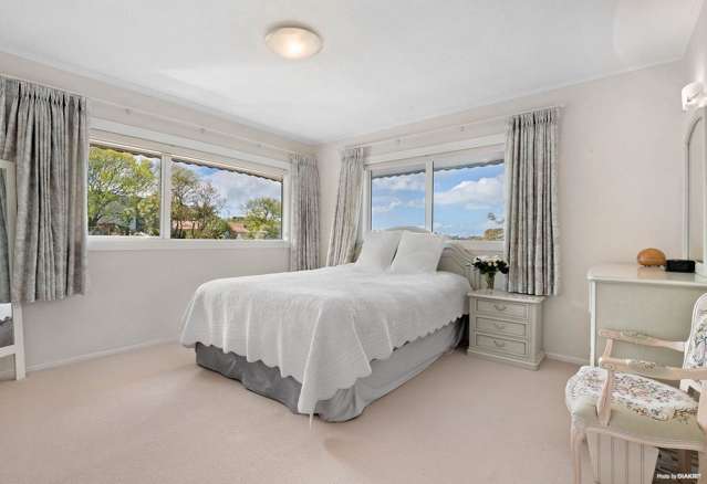 Quiet, Sun-Drenched Upstairs Retreat in Remuera