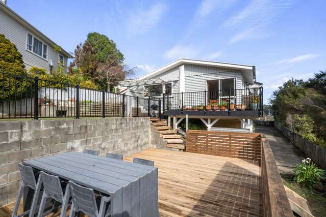 Family Home with a View, Garage and More.