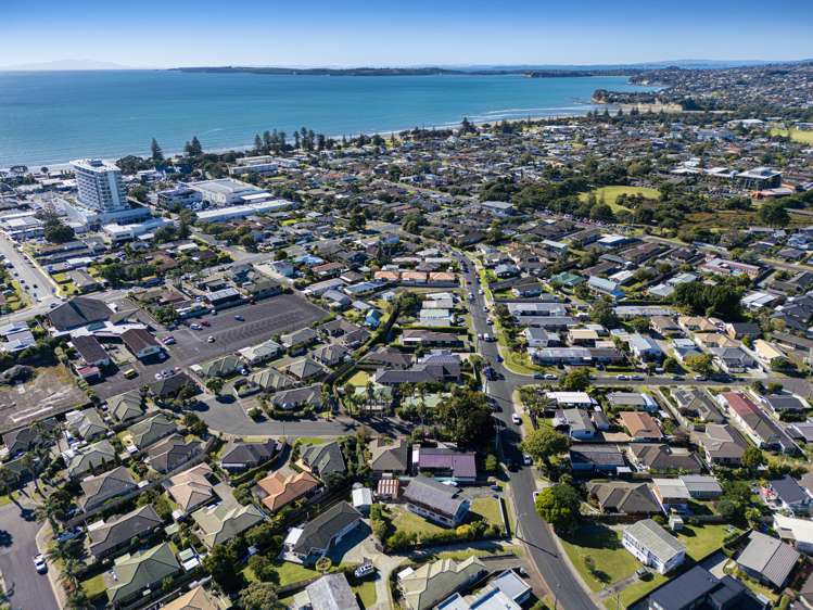 28 Doment Crescent Orewa_13