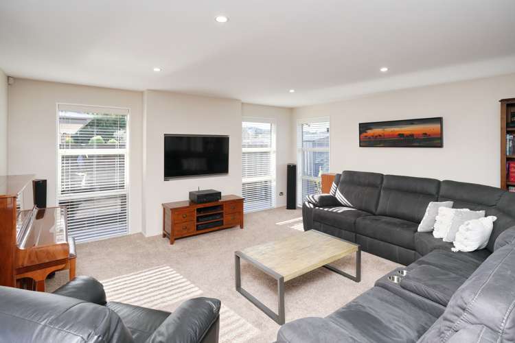 2/4 Wineberry Avenue Amberley_5