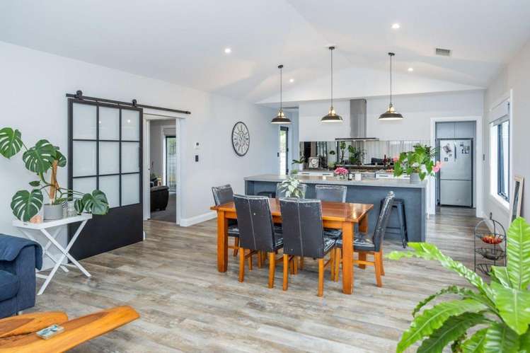 220 Page Crescent 11385_10