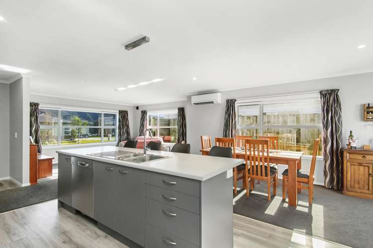 7 Barry Groucott Grove_3