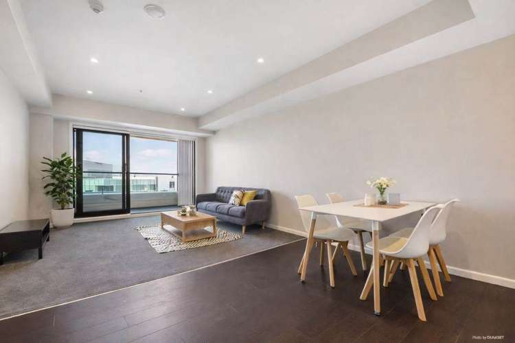 813/47 Beach Road City Centre_1